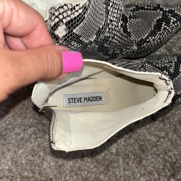 Steve Madden Preston Snake Print Point Toe Leather Ankle Boot size 6.5 - Picture 3 of 8
